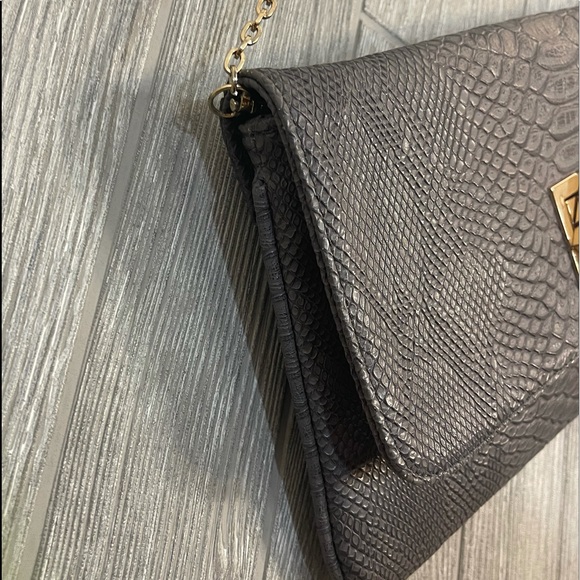 Urban Expressions Grey & Gold Crossbody Purse Clutch with Chain Faux Alligator - Picture 5 of 11